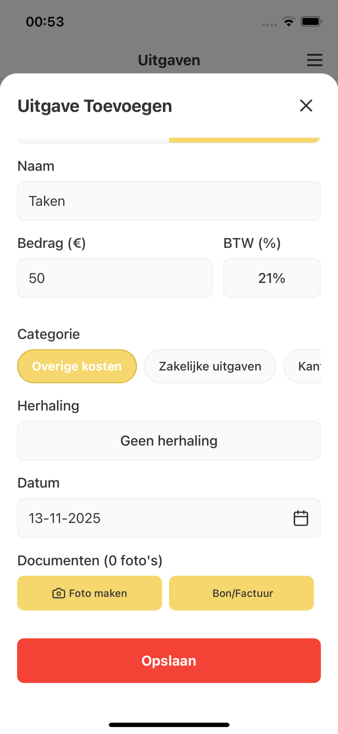 Adminu uitgave toevoegen formulier met naam, bedrag, BTW en categorieën voor zakelijke uitgaven